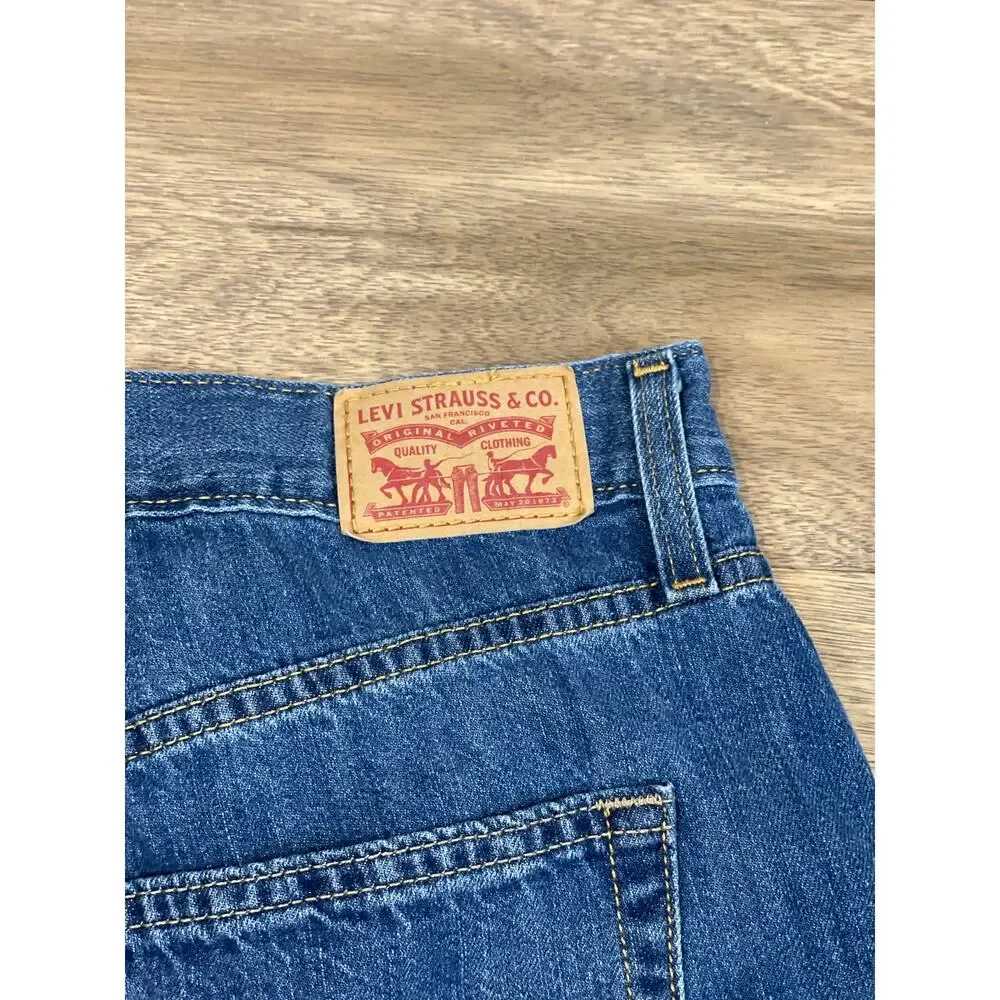 Levi’s 80s Mom Jeans Size 31 High Rise Medium Wash Vintage Straight Tapered Leg